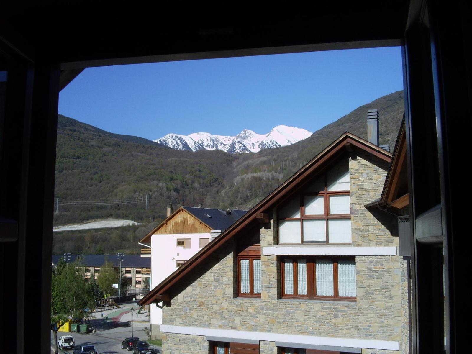 Apartaments Pirinenc Esterri D'Aneu Bagian luar foto
